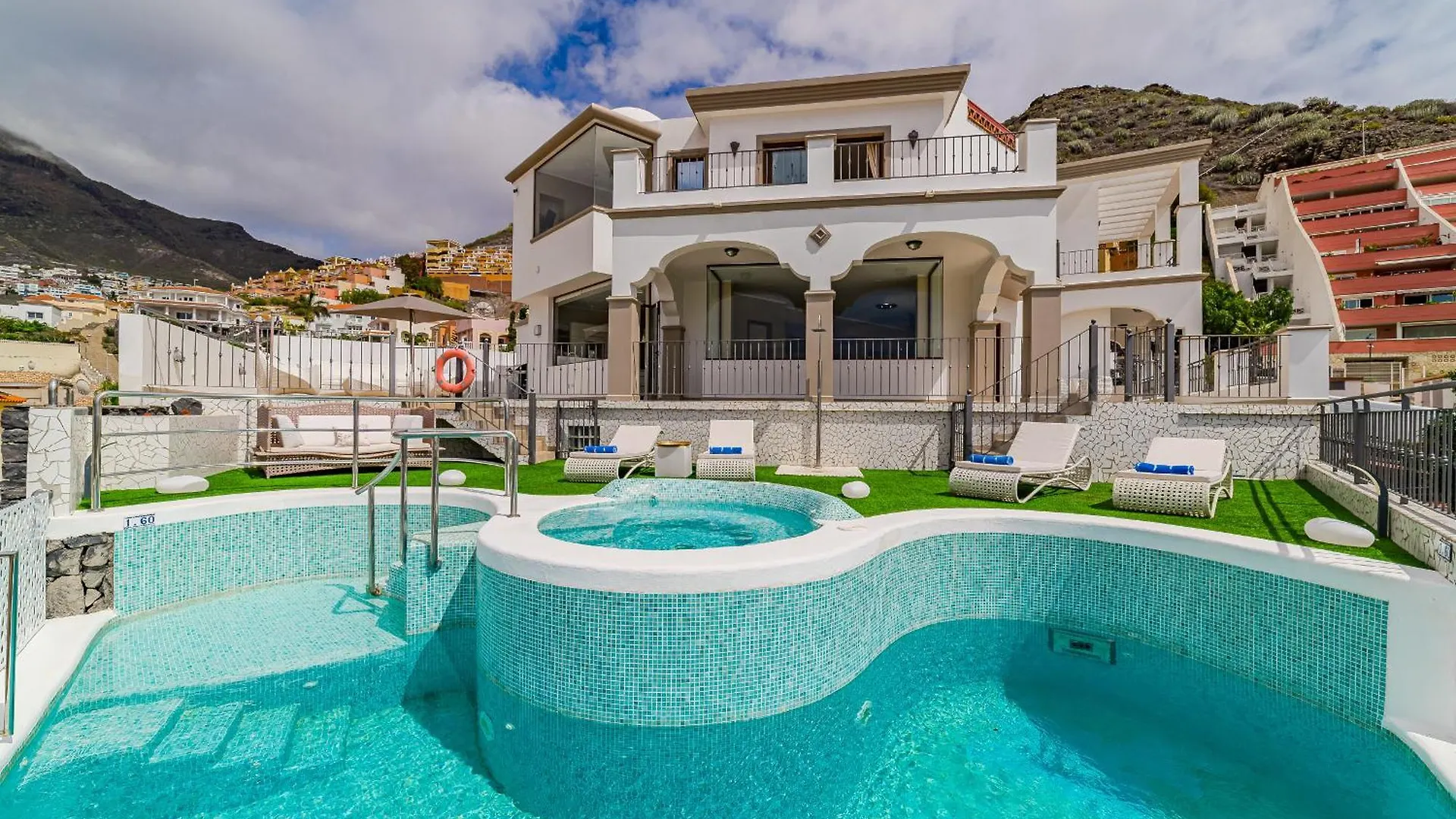 הקונטקטים של Luxuryvilla Heatedpool Costaadeje Panoramicseaview
